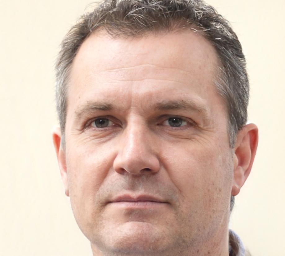 Carlos Mendoza, usuario de trionexalviri